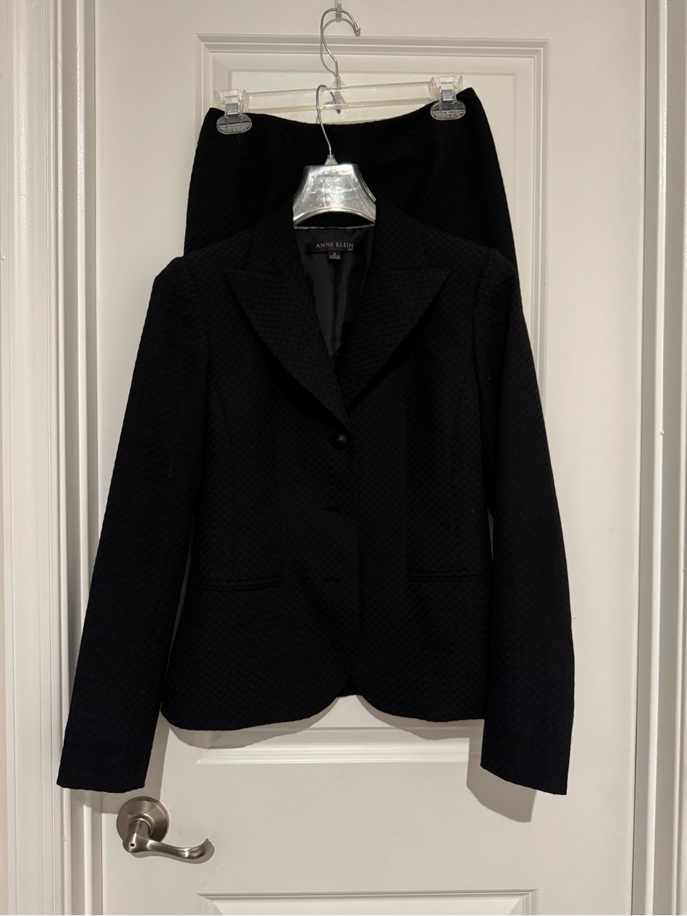 Black Anne Klein Women's Textured 2pc blazer and skirt suit size 2